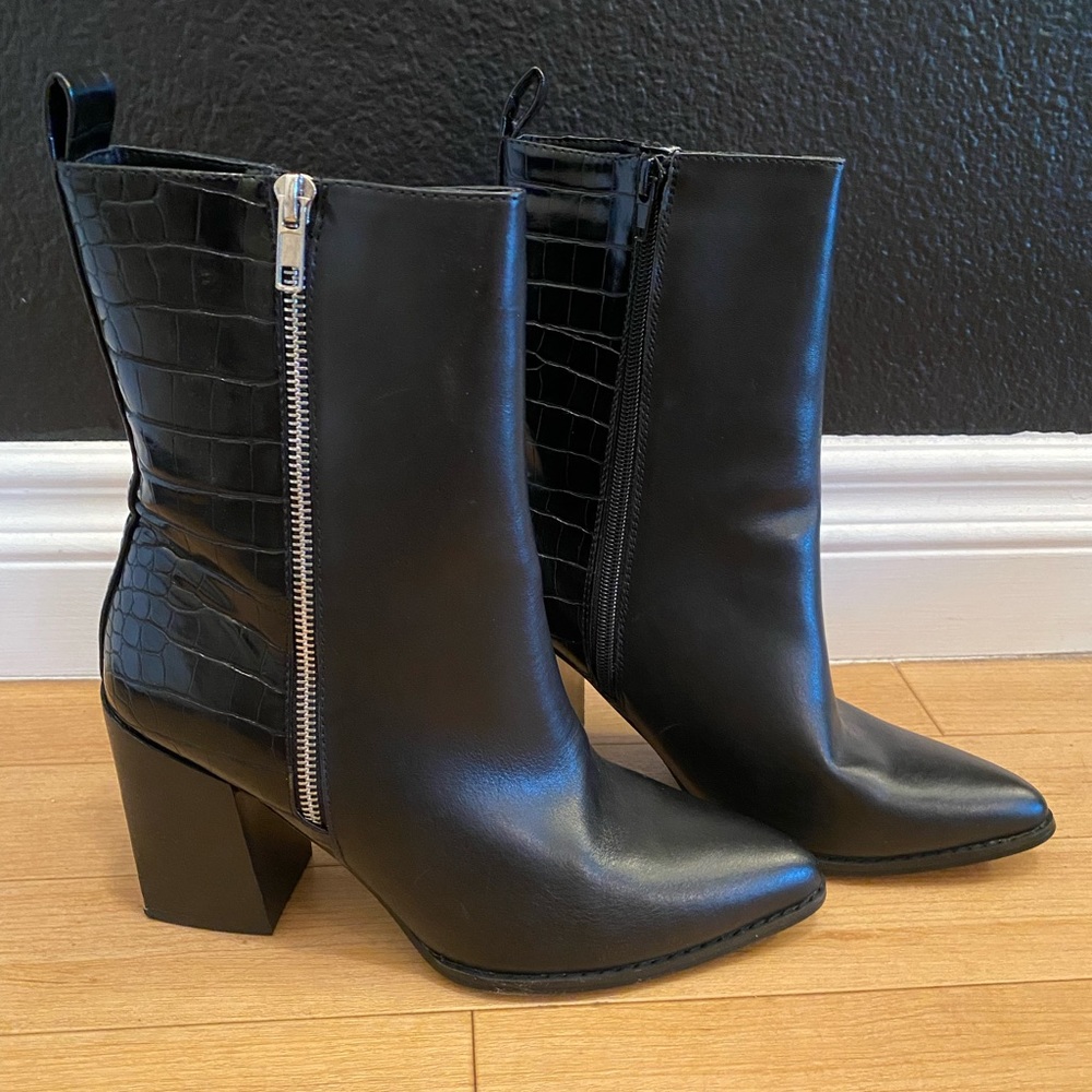 Black Steve Madden booties size 9